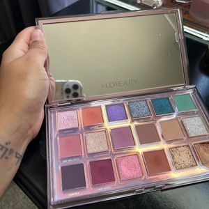 Huda Beauty Mercury Retrograde Eyeshadow Palette